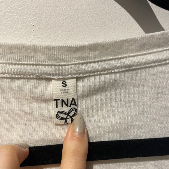 Aritzia TNA v-neck lightweight sweater - Picture 5 of 5